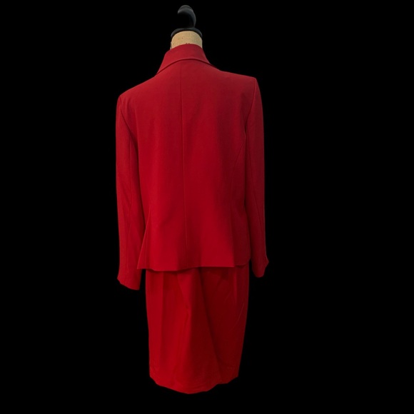 Woman’s Red Le Suit 14 - Picture 3 of 7